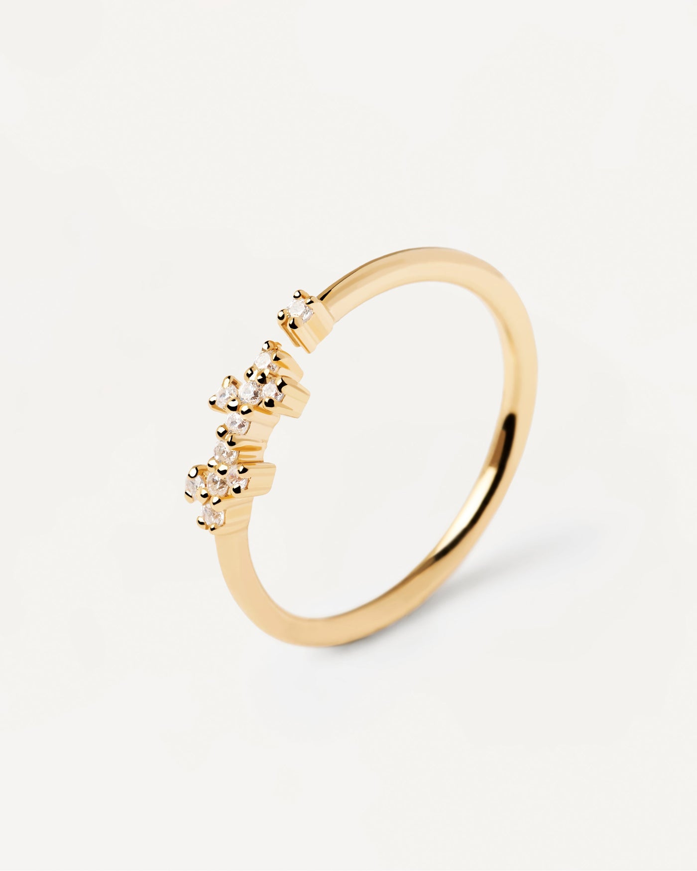Anillo Prince. Delicado anillo de plata bañado en oro con circonitas blancas. Consigue las últimas novedades de PDPAOLA. Haz tu pedido de forma segura y obtén este Best Seller.
