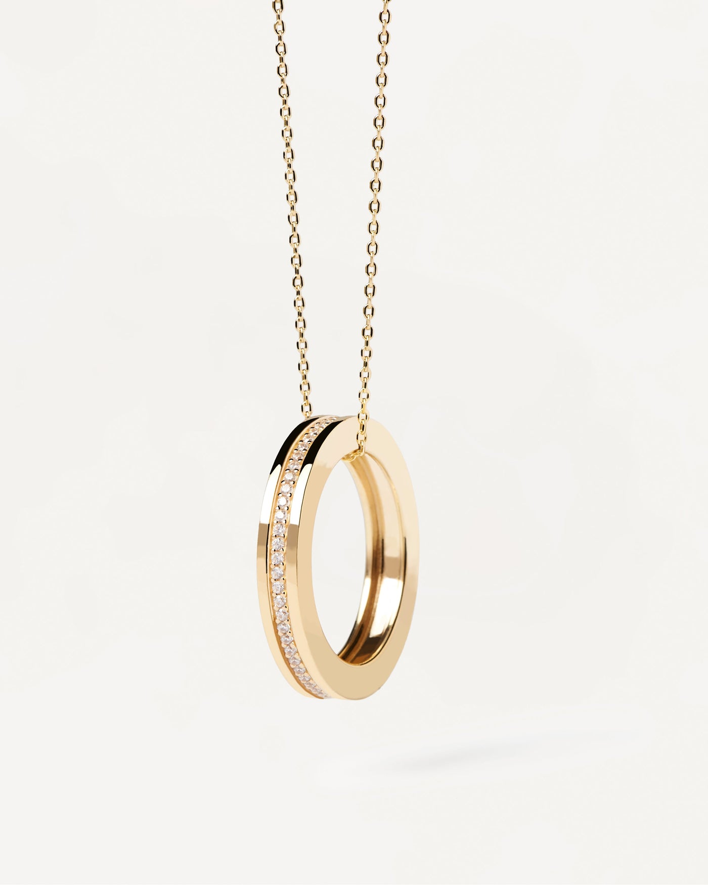 Collar Infinity. Collar de plata bañado en oro con anillo de circonitas colgante. Consigue las últimas novedades de PDPAOLA. Haz tu pedido de forma segura y obtén este Best Seller.