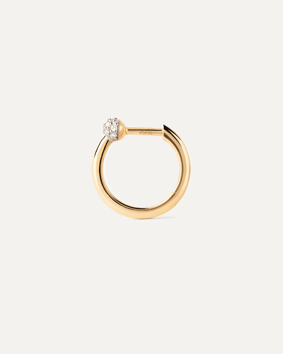 Diamonds and gold Chai single hoop. Distinctive single hoop in solid yellow gold topped with a round pavé lab-grown diamond. Get the latest arrival from PDPAOLA. Place your order safely and get this Best Seller.