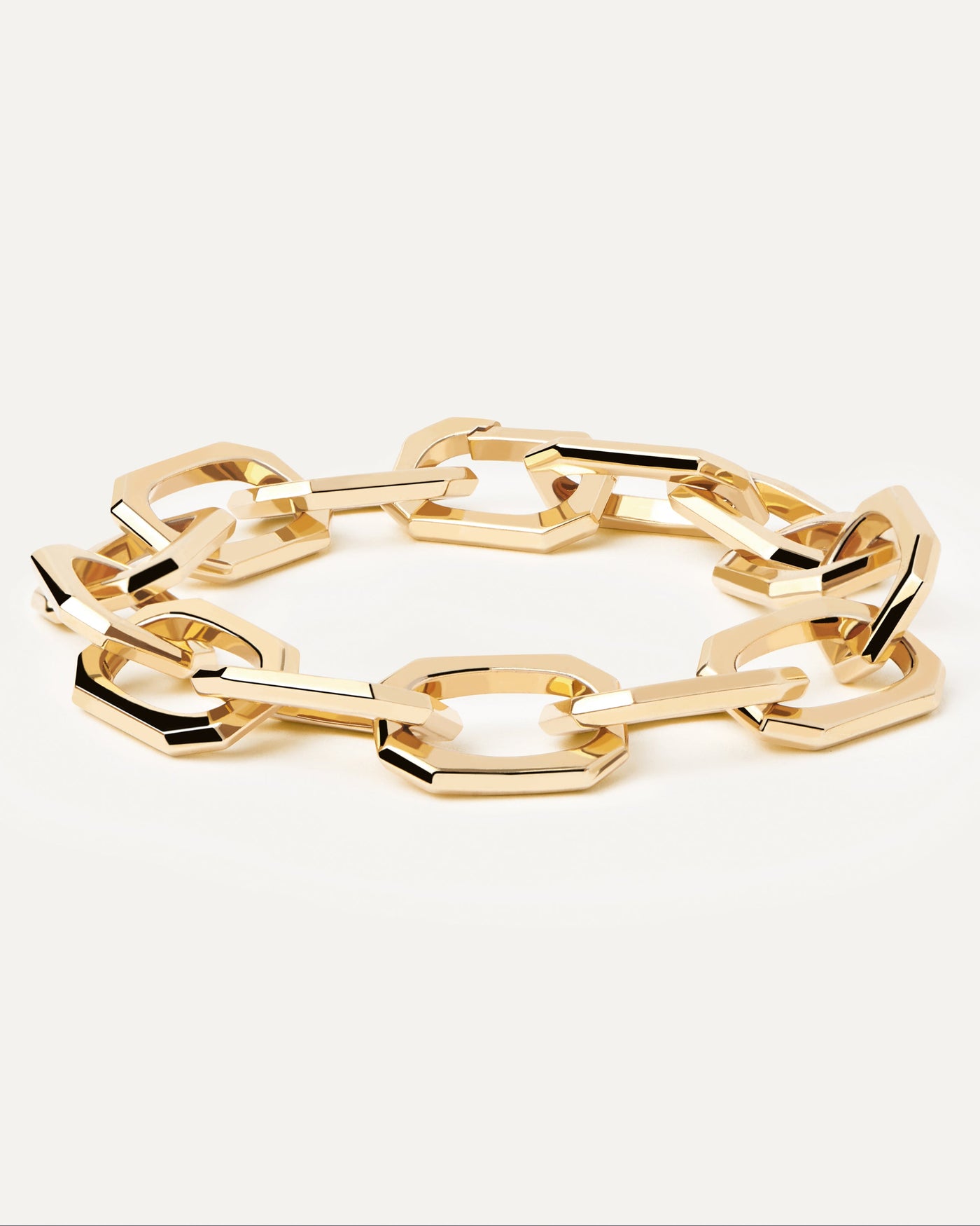 2023 Selection | Large Signature Chain Bracelet. Cable chain bracelet with big octogonal links in 18K gold plating. Get the latest arrival from PDPAOLA. Place your order safely and get this Best Seller. Free Shipping.