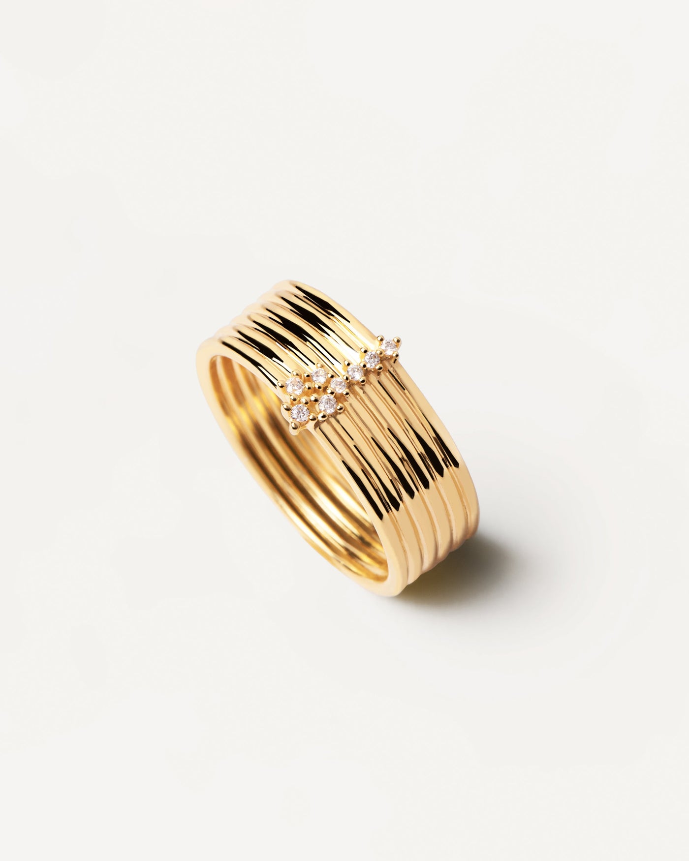 Super Nova Ring. Statement Ring in goldplattiertem Silber mit sechs Bändern und heller Zirkonia. Erhalten Sie die neuesten Produkte von PDPAOLA. Geben Sie Ihre Bestellung sicher auf und erhalten Sie diesen Bestseller.