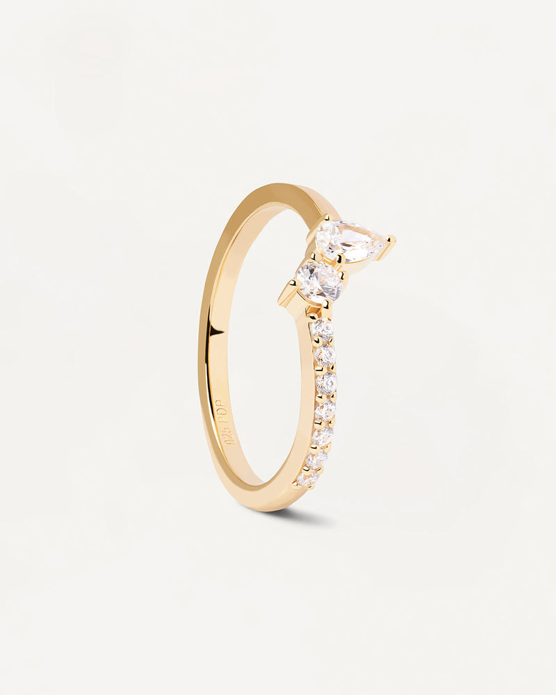 Gold-plated sterling silver ring with white crystals in different sizes