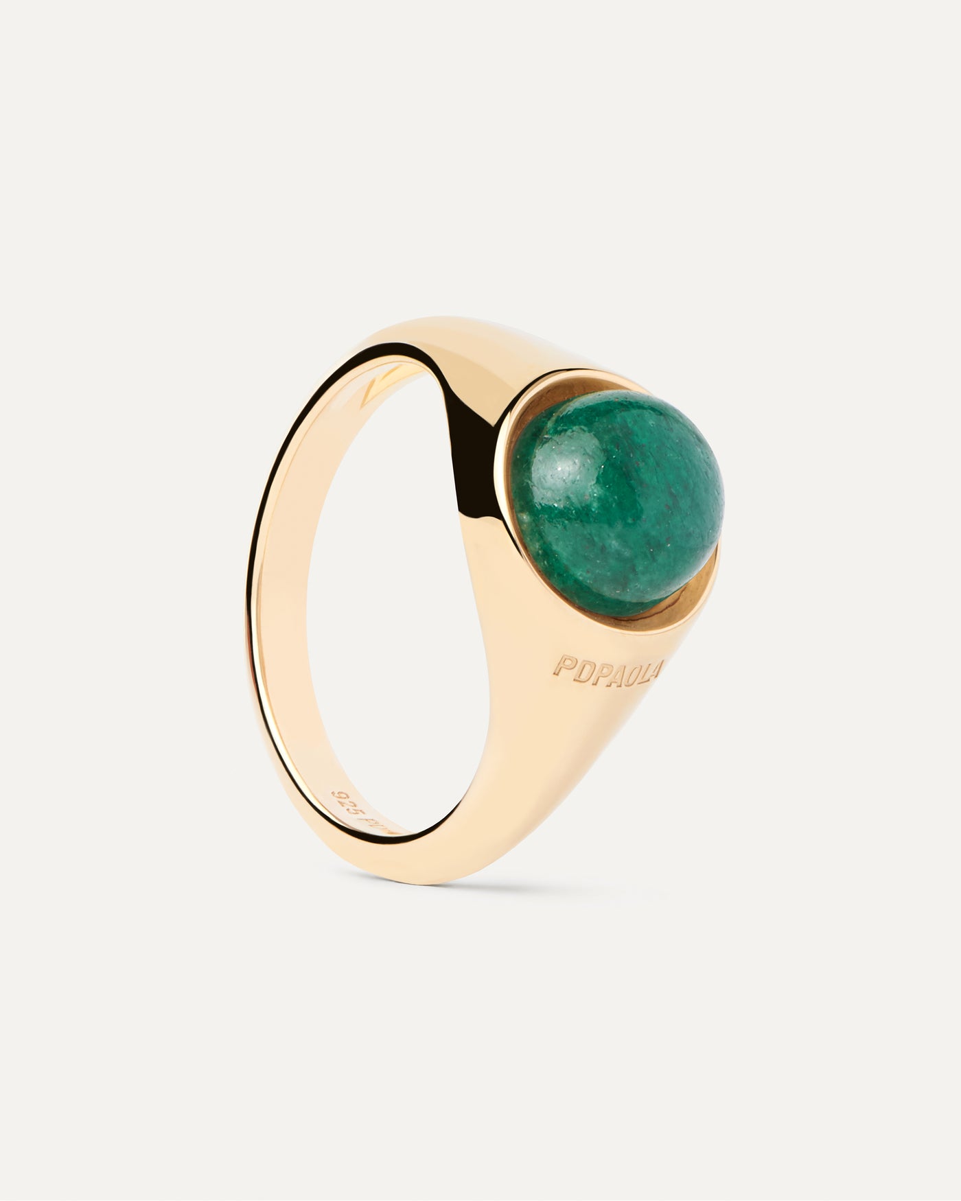 Grüner Aventurin Moon Ring. Halbkugelring vergoldet mit ovalem grüner Edelstein oben drauf. Erhalten Sie die neuesten Produkte von PDPAOLA. Geben Sie Ihre Bestellung sicher auf und erhalten Sie diesen Bestseller.