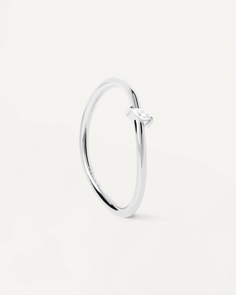 Sterling silver solitaire ring with ovale white zirconia