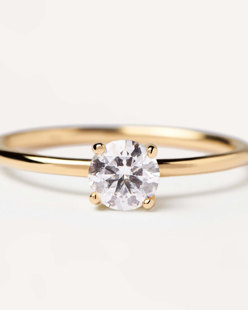 Anello solitario in oro giallo massiccio impreziosito da un grande diamante da 0,50 carati