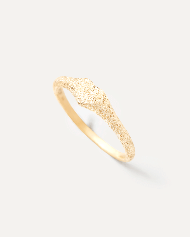 Anillo Sello de Oro Efecto Arena Heart - 
  
    Oro 18K
  
