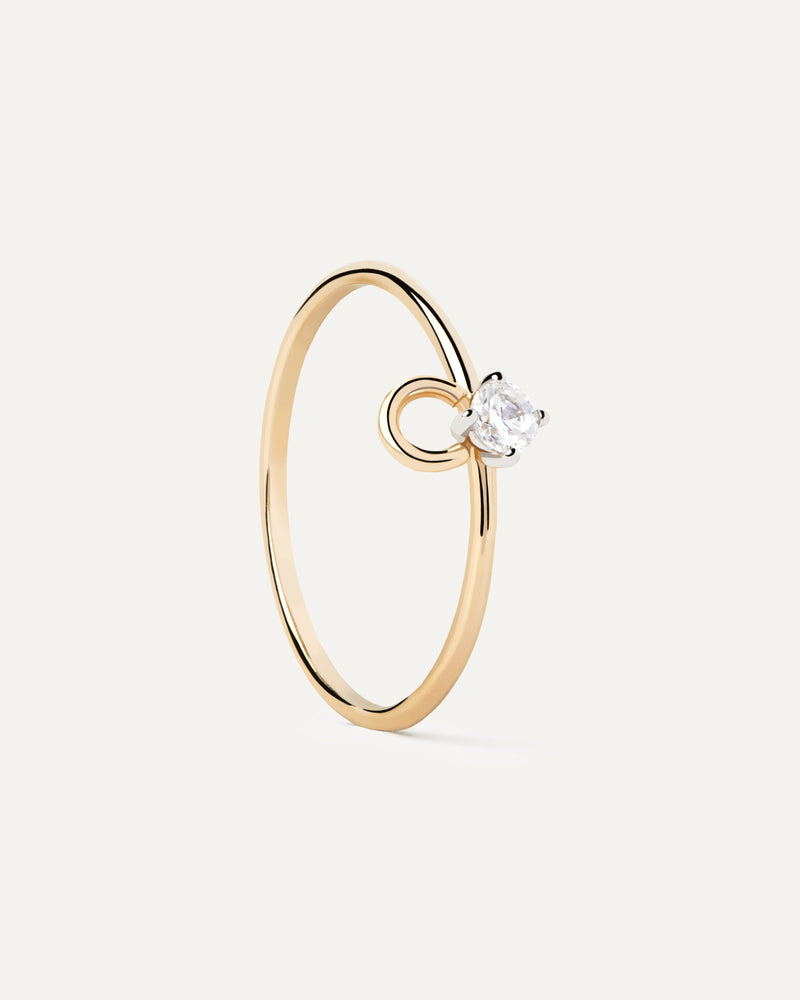 Anello d'oro giallo ingaggiato con un diamante da 0,1 carati e un cerchio d'oro