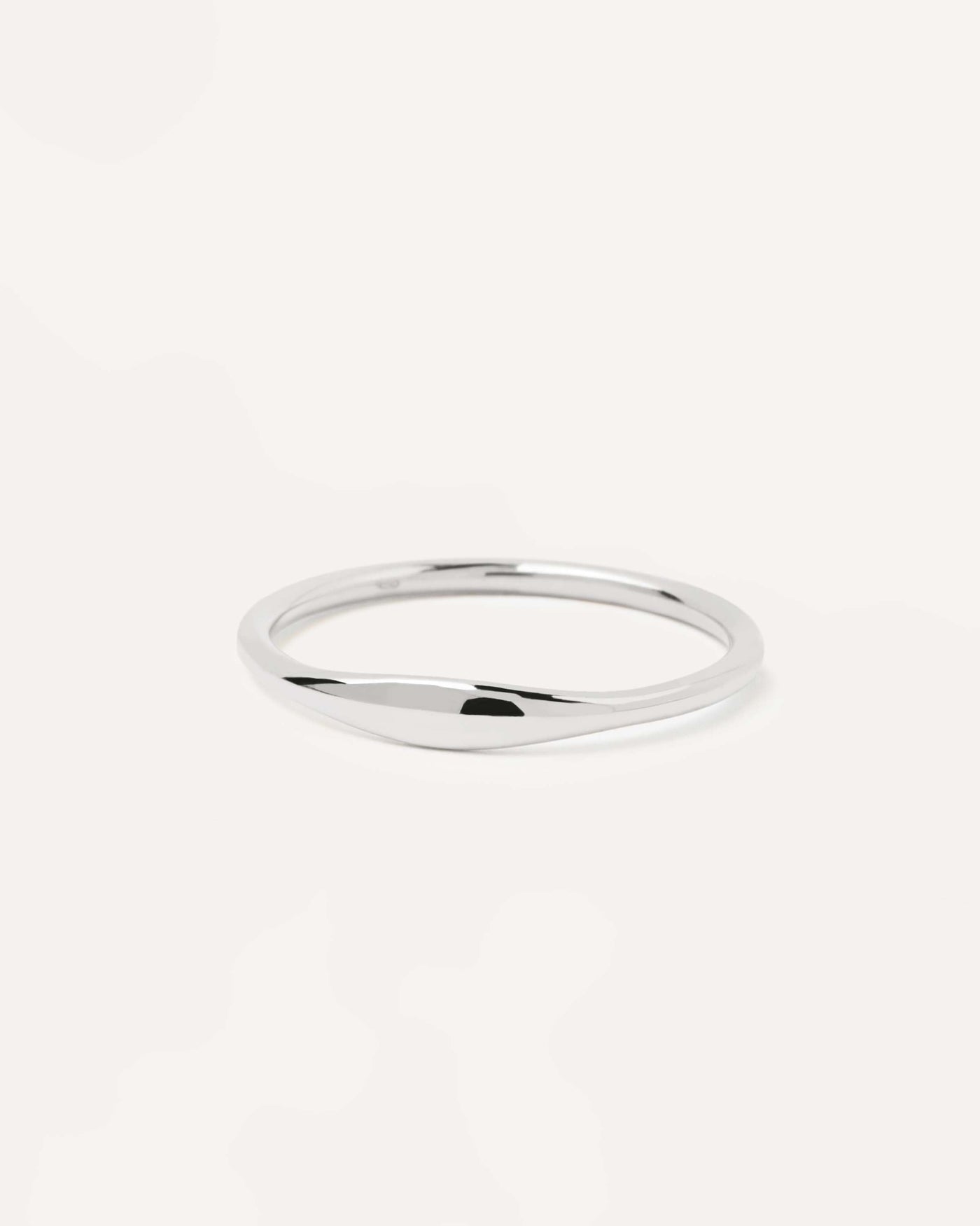 2024 Selection | White Gold Wave Ring. Basic white gold ring with a dome motiv on the middle . Get the latest arrival from PDPAOLA. Place your order safely and get this Best Seller. Free Shipping.