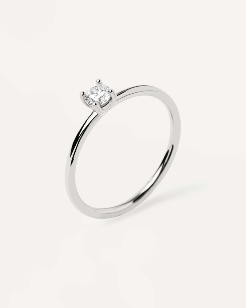 Anello solitario in oro bianco 18K impreziosito da diamante da 0,20 carati