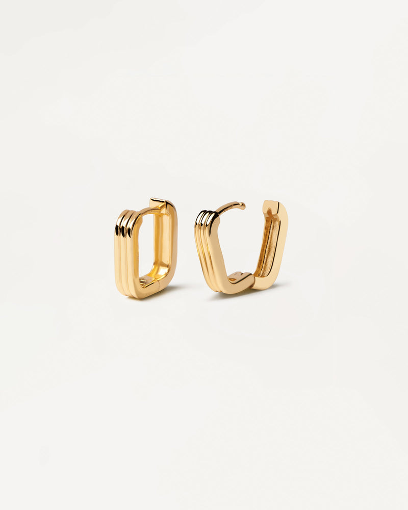 Dainty squarred hoops in gold-plated silver with 3 bands design