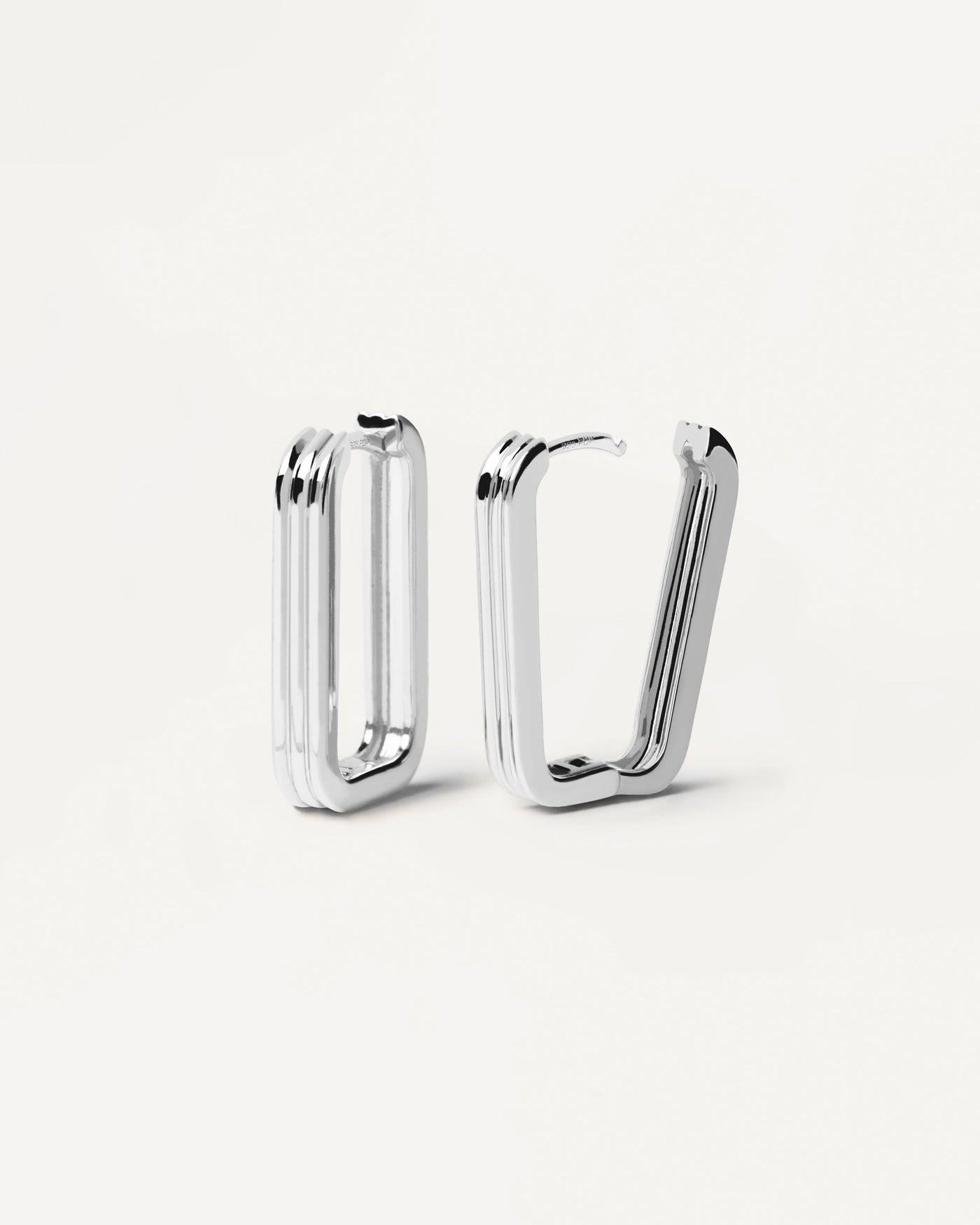 Selección 2023 | Pendientes de plata Super Nova. Aros cuadrados de plata de ley con 3 bandas. Consigue las últimas novedades de PDPAOLA. Haz tu pedido de forma segura y obtén este Best Seller. Envío Gratis.
