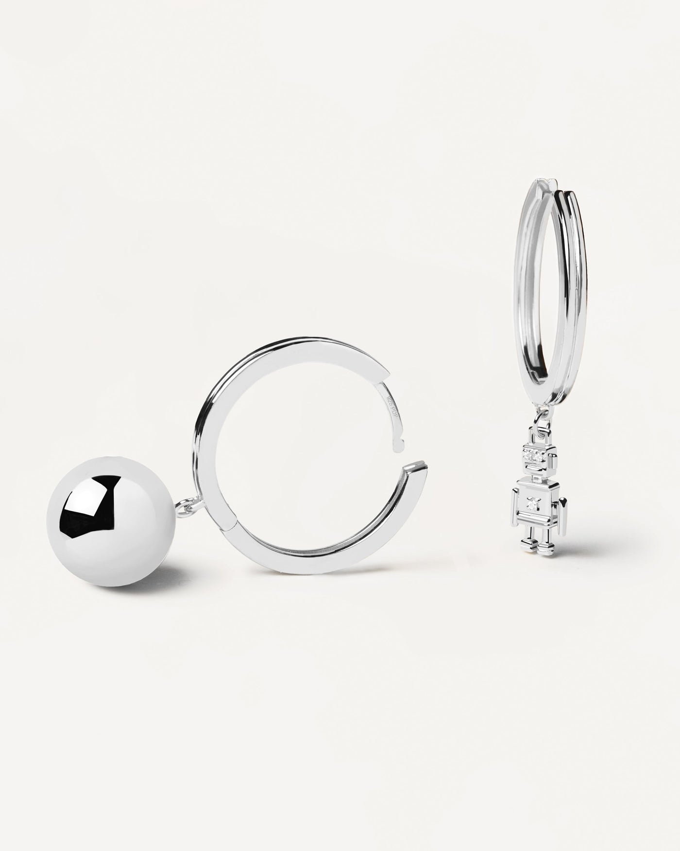 2023 Selection | Space Age Silver Earrings. 925 silver hoops with asymetric design: ball vs robot design. Get the latest arrival from PDPAOLA. Place your order safely and get this Best Seller. Free Shipping.