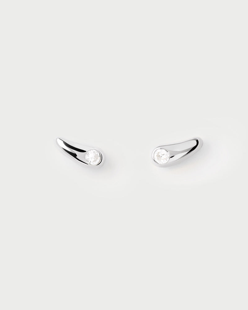 Pendientes minimalistas de plata en forma de gota con circonita redonda