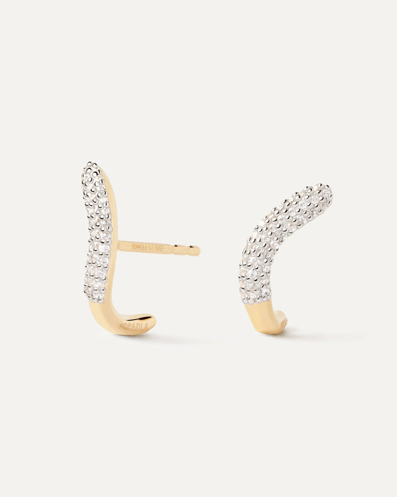 Wavy stud earrings in yellow gold with pavé lab-grown diamonds of 0.25 carats