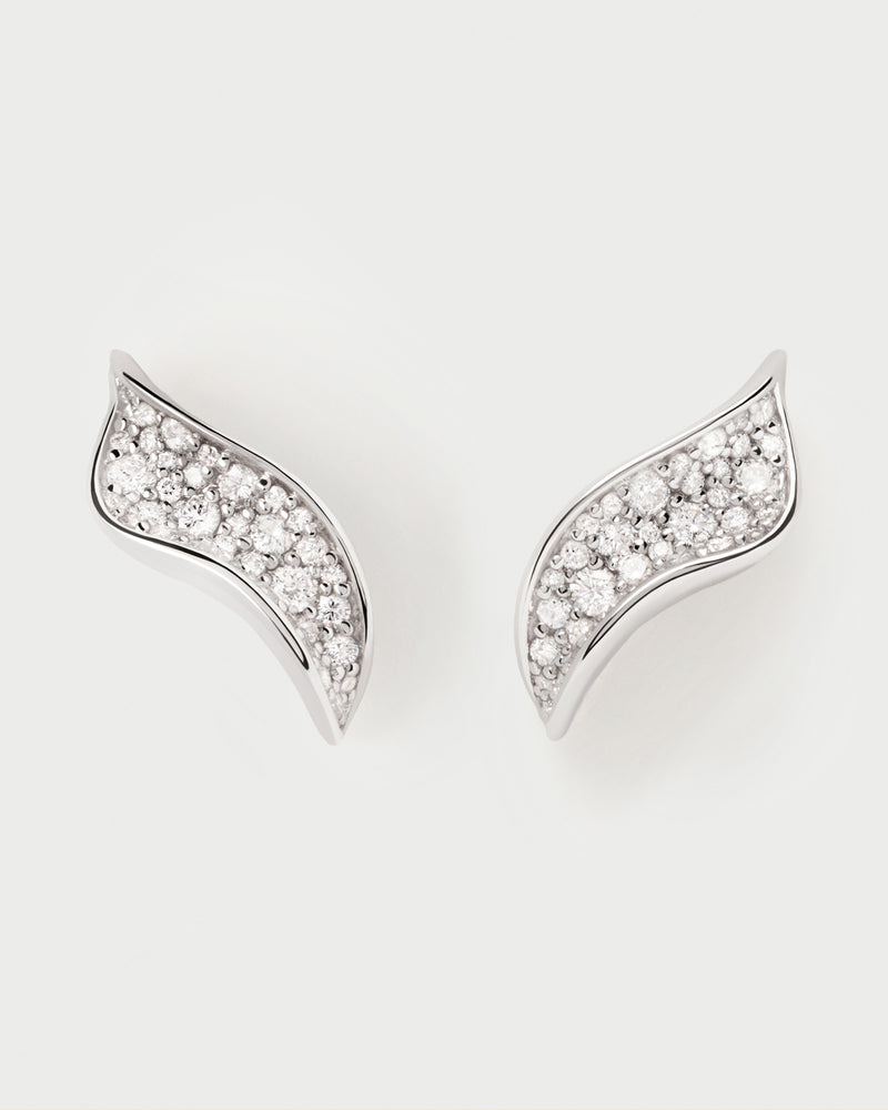 Boucles d'oreilles en or blanc 18K sertie d'un pavé de diamants de laboratoire