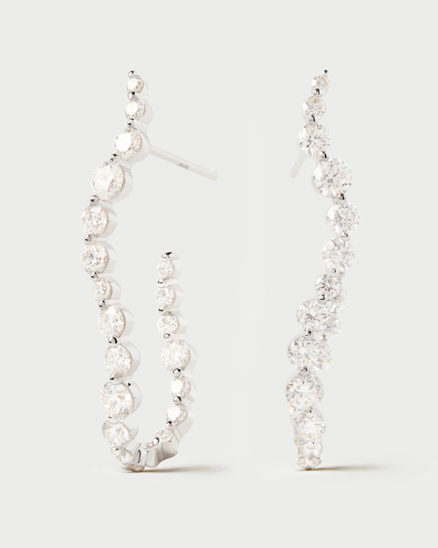 Venus creolen aus Weißgold mit diamanten 
  
    18 kt Weissgold / Silber-Rhodinierung
  
