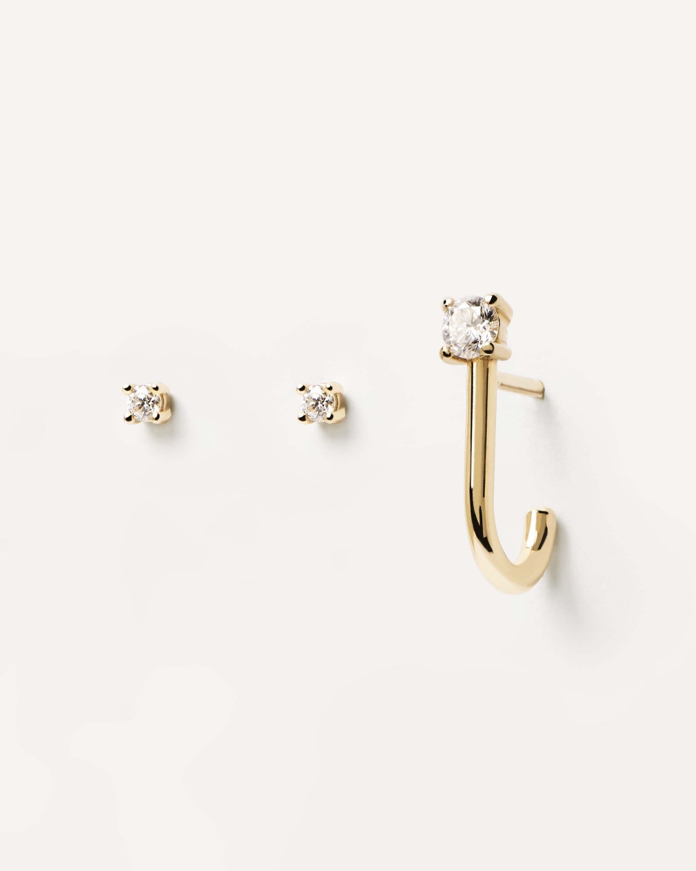 Set de Pendientes de Diamantes Y Oro Blanco Eternity. Set de 3 aretes en oro amarillo macizo y diamante de laboratorio de 0,16 quilates. Consigue las últimas novedades de PDPAOLA. Haz tu pedido de forma segura y obtén este Best Seller.