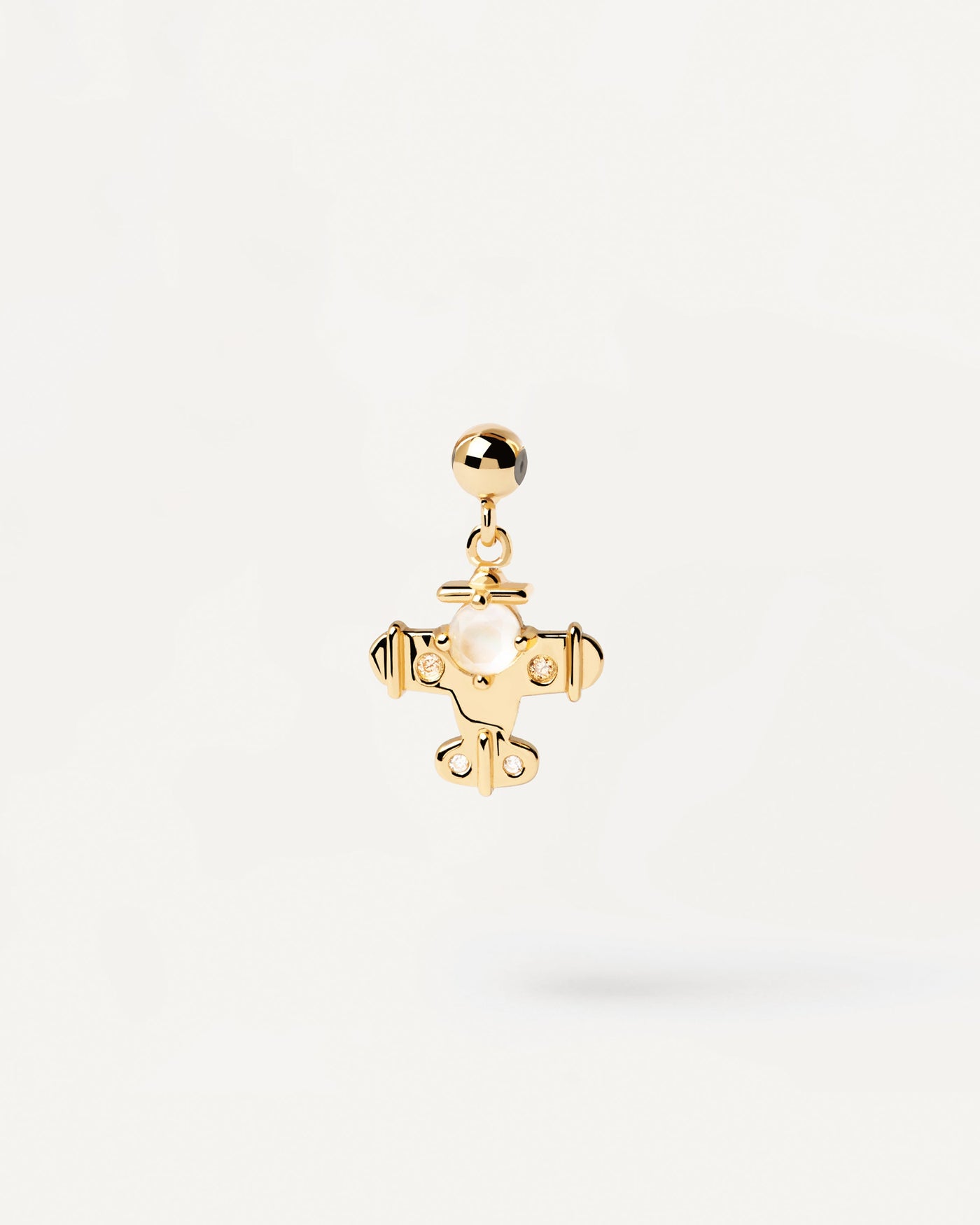 Charm Aeroplano. Charm aeroplano in argento placcato oro per collana o bracciale con zirconi bianchi. Acquista le ultime novità di PDPAOLA. Effettua il tuo ordine in tutta sicurezza e non lasciarti sfuggire questo best seller.