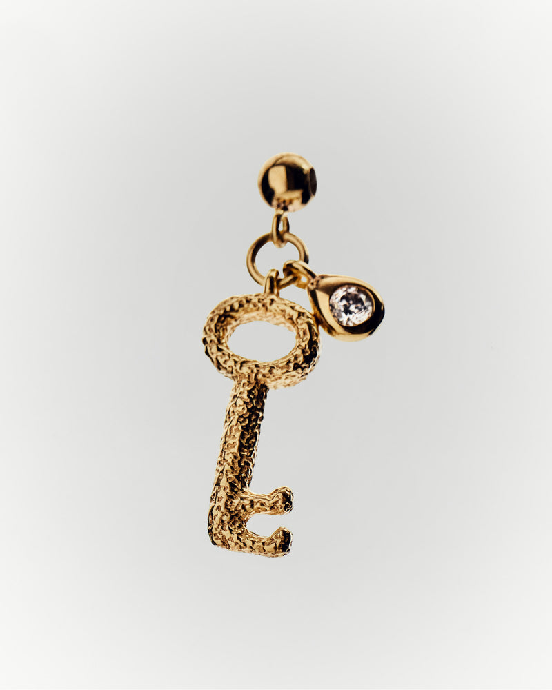 Charm chiave con texture e zirconi per personalizzare collana o braccialetto