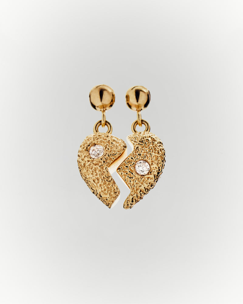 Charm cuore diviso con texture e zirconi per personalizzare collana o braccialetto