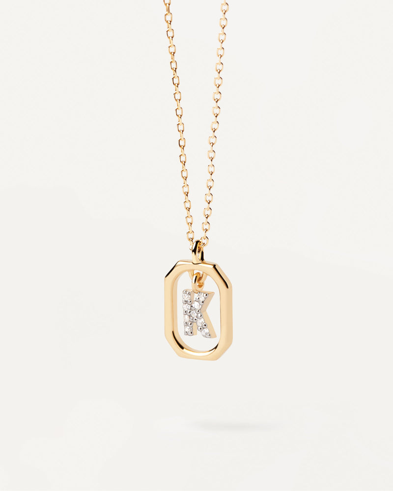 Ciondolo ottagonale piccolo in argento placcato oro con iniziale K in zirconii