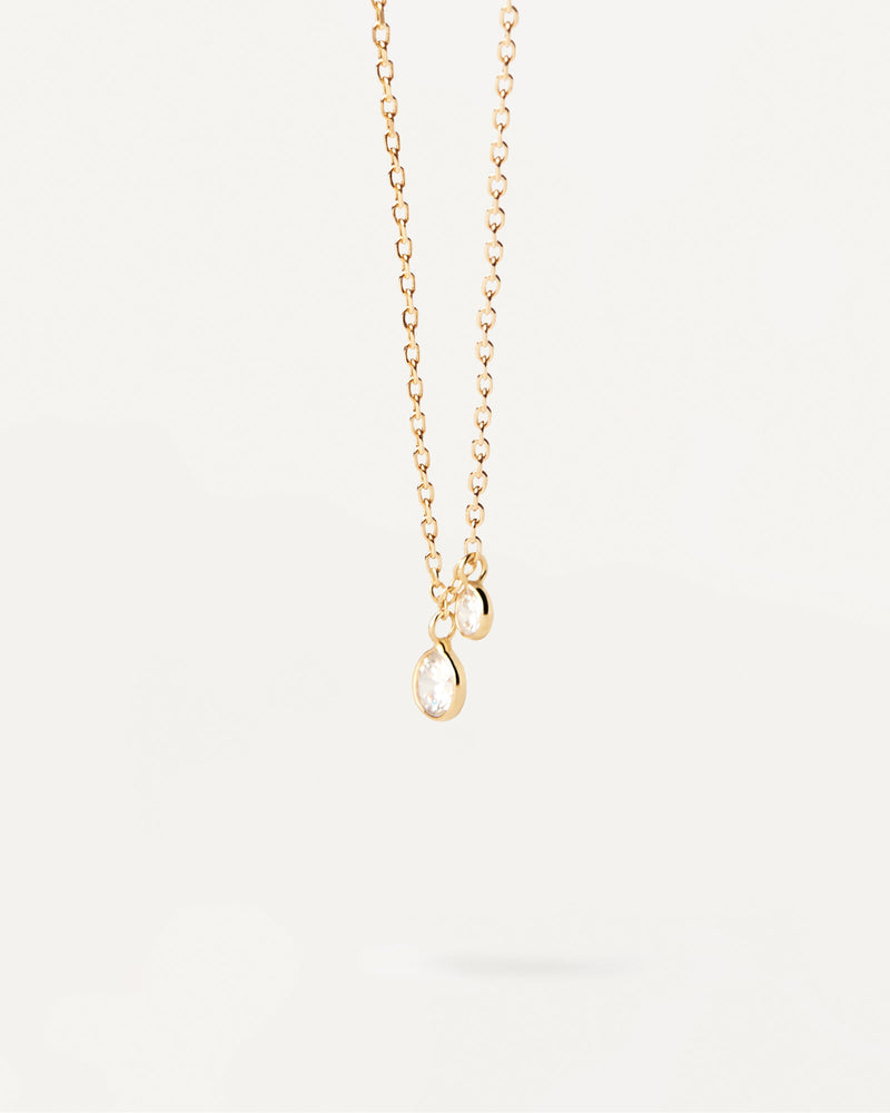 Elegant necklace with two round fixed zirconia pendants set in circles of gold-plated silver