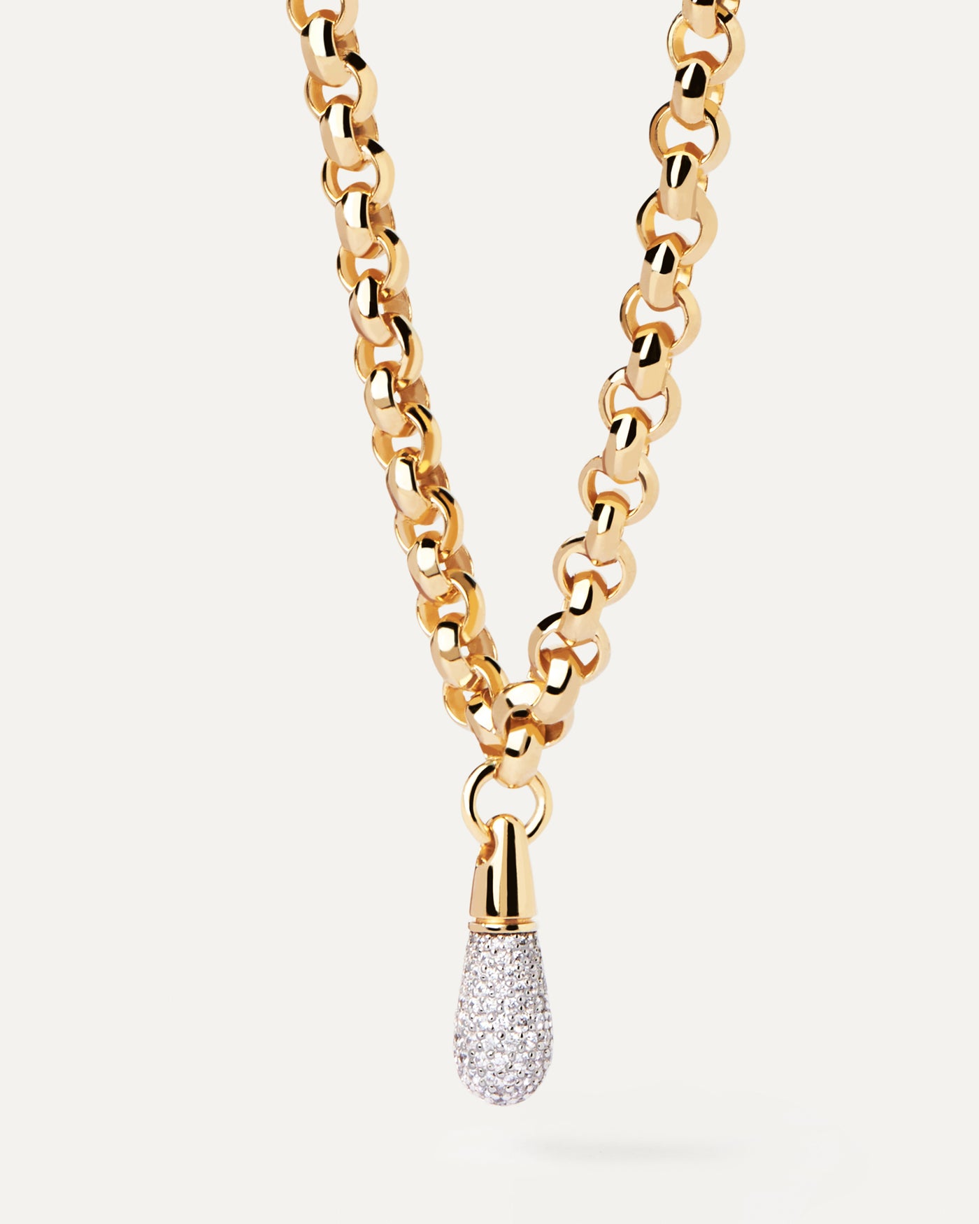 Collier Chaine Jazz. Collier chaine rolo avec un pendentif pavé en forme de goutte. Découvrez les dernières nouveautés de chez PDPAOLA. Commandez et recevez votre bijou en toute sérénité.