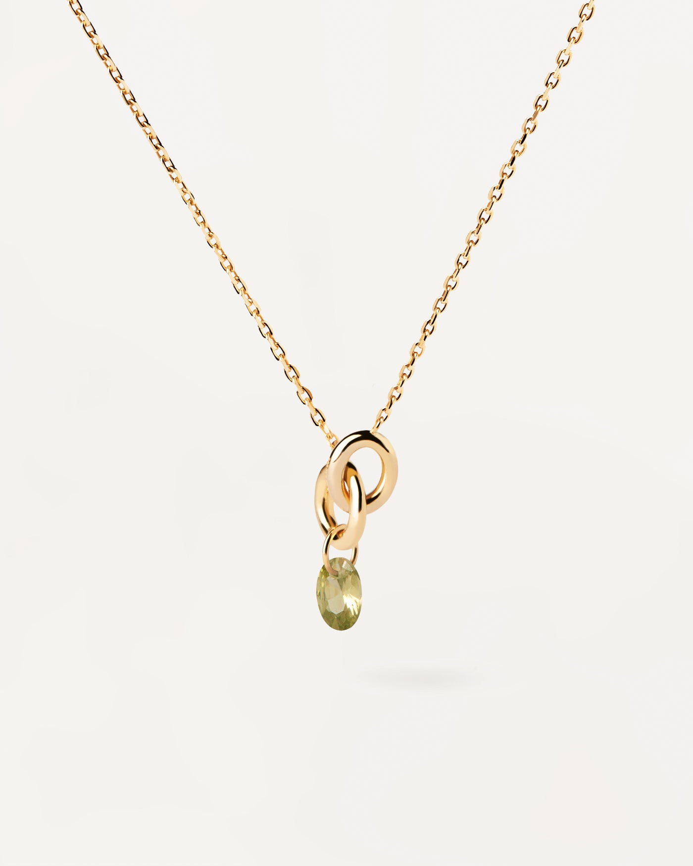 Lily Grüner halskette. Vergoldete Halskette mit zwei ineinandergreifenden Ringen und grüner Zirkonia-Anhänger. Erhalten Sie die neuesten Produkte von PDPAOLA. Geben Sie Ihre Bestellung sicher auf und erhalten Sie diesen Bestseller.