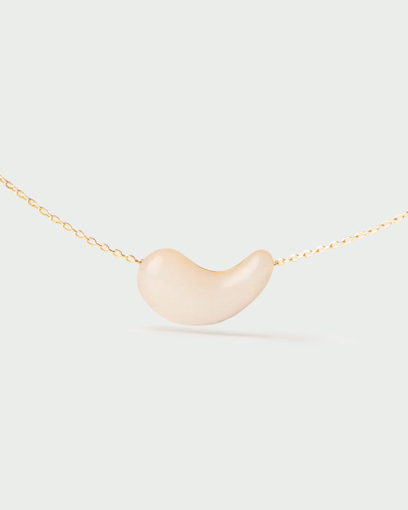 Gold-plated chain necklace with a white gemstone fluid drop
