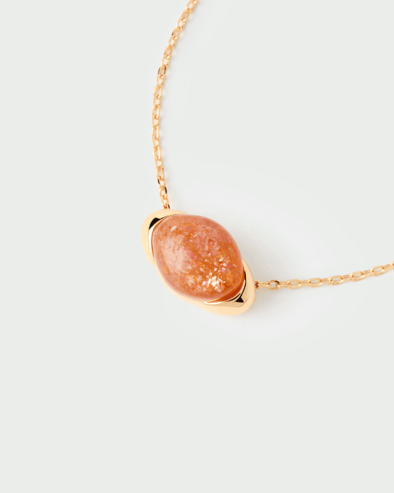Collana a catena ornata da una pietra arancione ovale