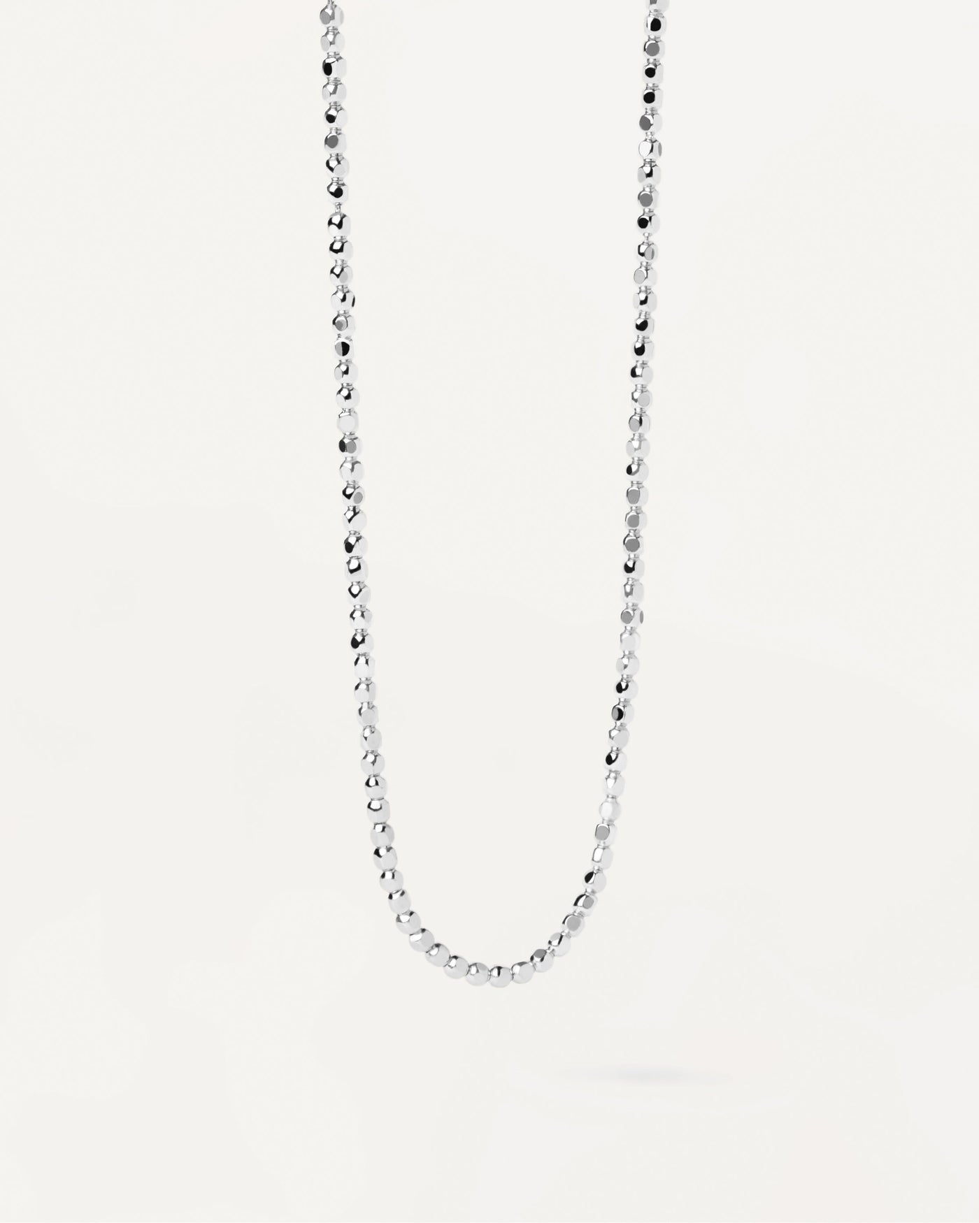 Collier à Chaîne en Argent Marina. Collier en argent massif aux maillons billes. Découvrez les dernières nouveautés de chez PDPAOLA. Commandez et recevez votre bijou en toute sérénité.