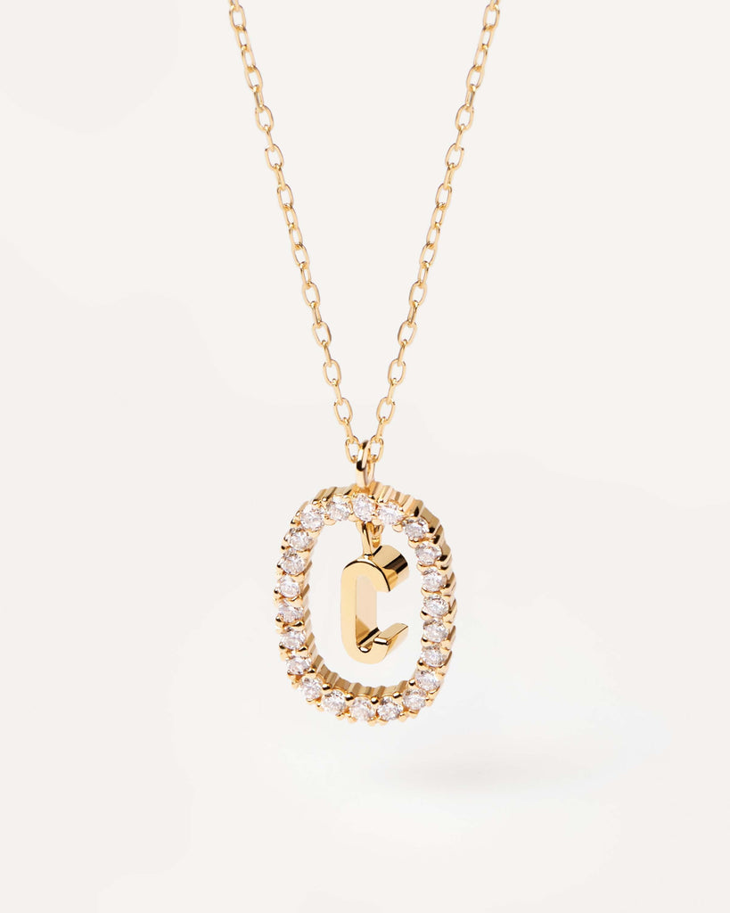 Collana con iniziale C in oro giallo massiccio, circondata da diama... | Collana in Diamanti e Oro Con Lettera C | PDPAOLA