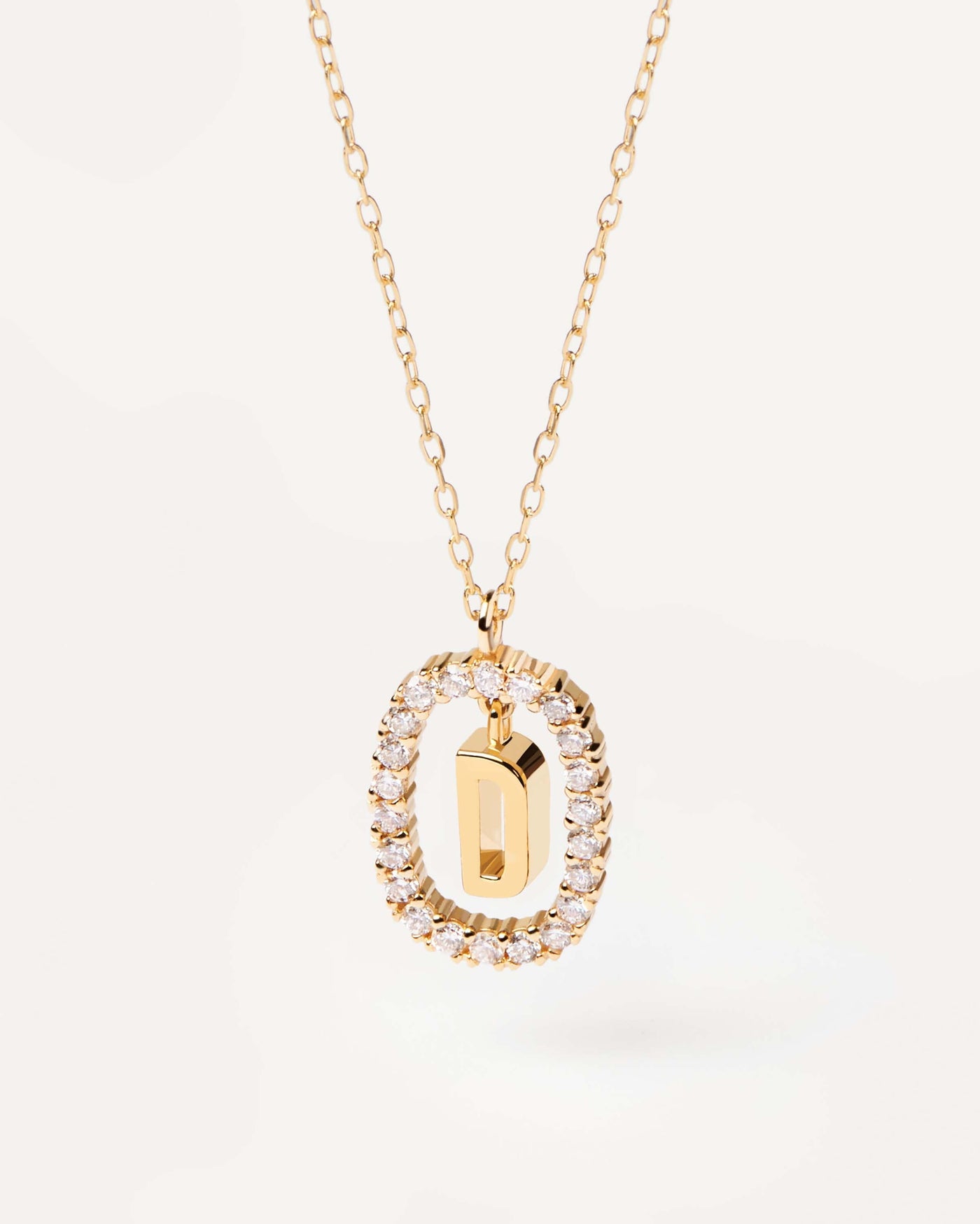 Collier Lettre D en Diamants et Or. Collier initiale H en or jaune massif, encerclé de diamants de laboratoire de 0,33 carat. Découvrez les dernières nouveautés de chez PDPAOLA. Commandez et recevez votre bijou en toute sérénité.