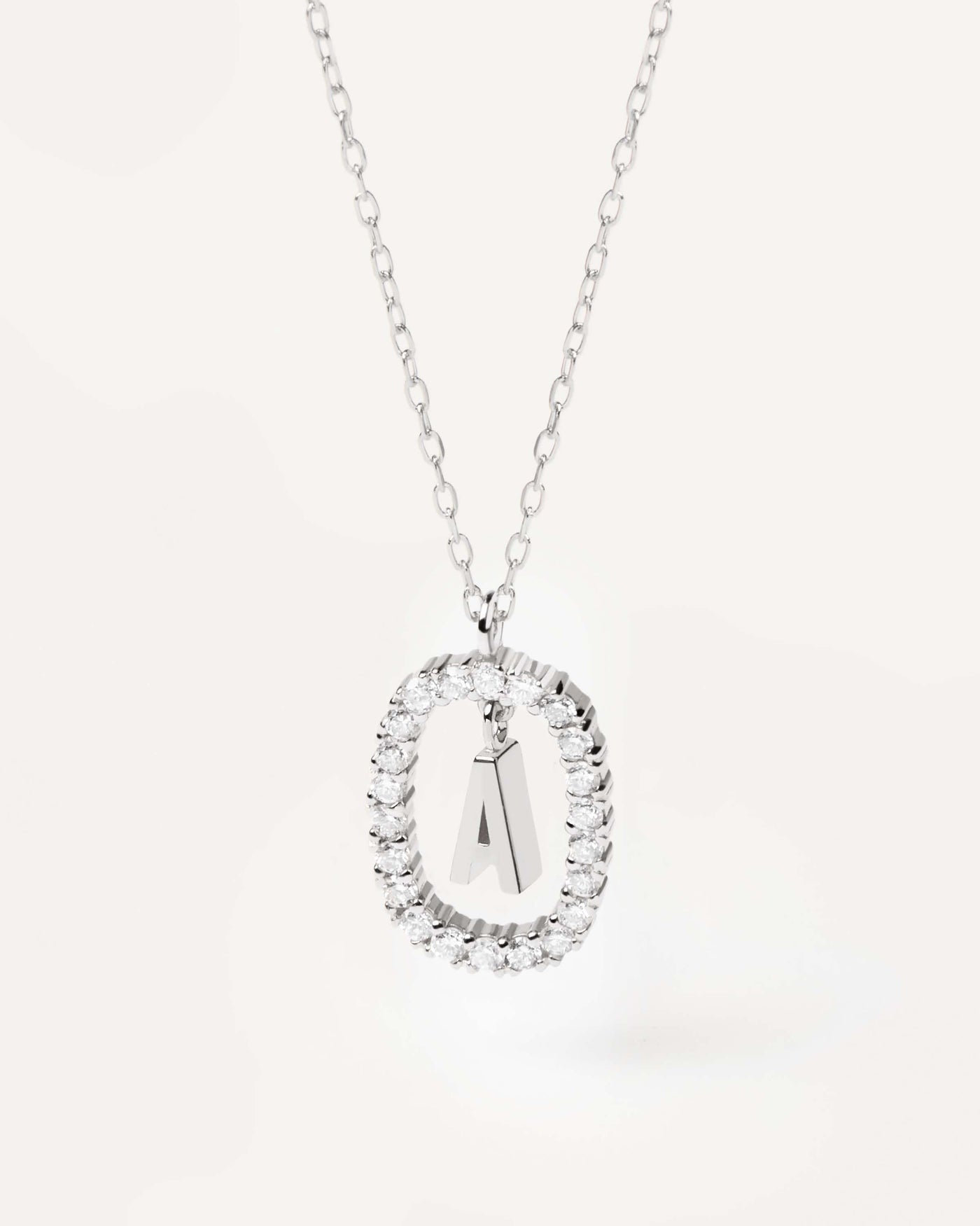 Selección 2023 | Collar de Diamantes y Oro Blanco Letra A. Collar de inicial A en oro blanco macizo, rodeado de diamantes de laboratorio de 0,33 quilates. Consigue las últimas novedades de PDPAOLA. Haz tu pedido de forma segura y obtén este Best Seller. Envío Gratis.