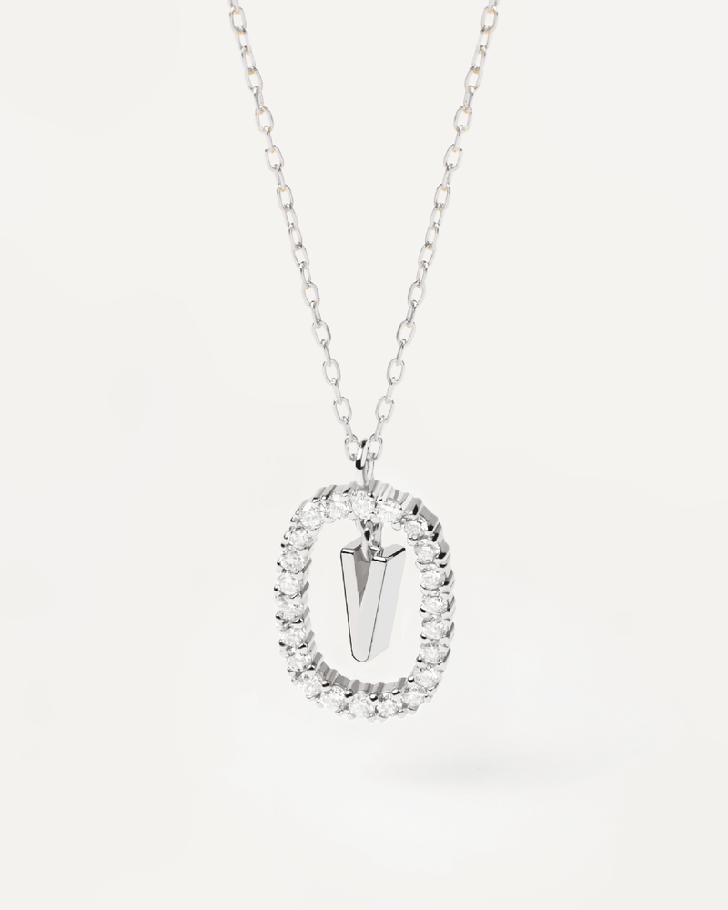 Collana in Diamanti E Oro Bianco Con Lettera V - 
  
    Oro bianco 18K / Placcatura in argento rodiato
  
