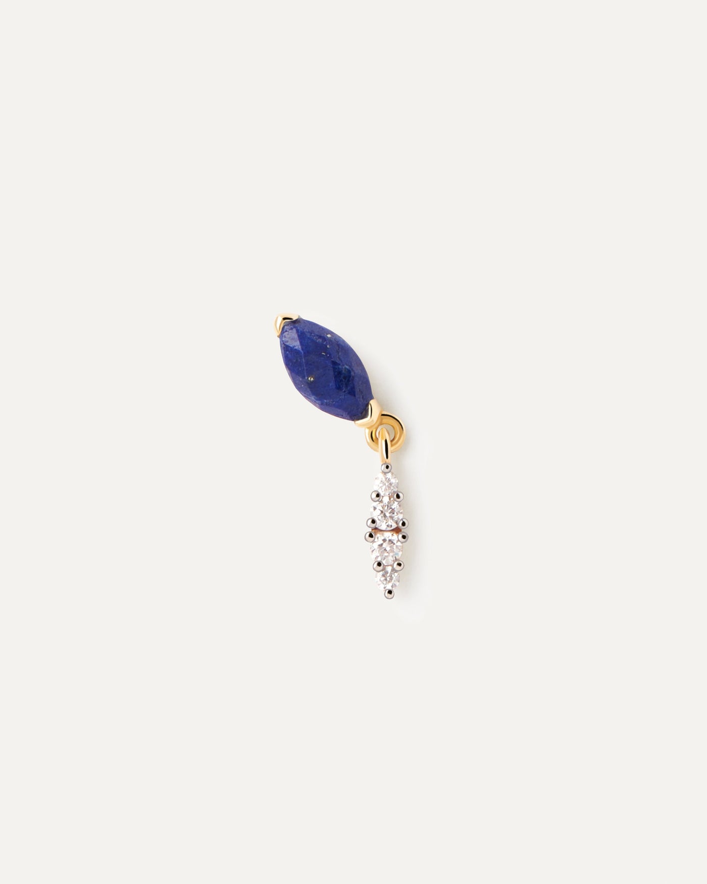 Sélection 2023 | Boucle D'Oreille Individuelle Lapis-Lazuli Ginger. Boucle d'oreille clou avec une pierre fine bleue et un pendentif en zircon blanc en forme d'œil. Découvrez les dernières nouveautés de chez PDPAOLA. Commandez et recevez votre bijou en toute sérénité. Livraison gratuite.