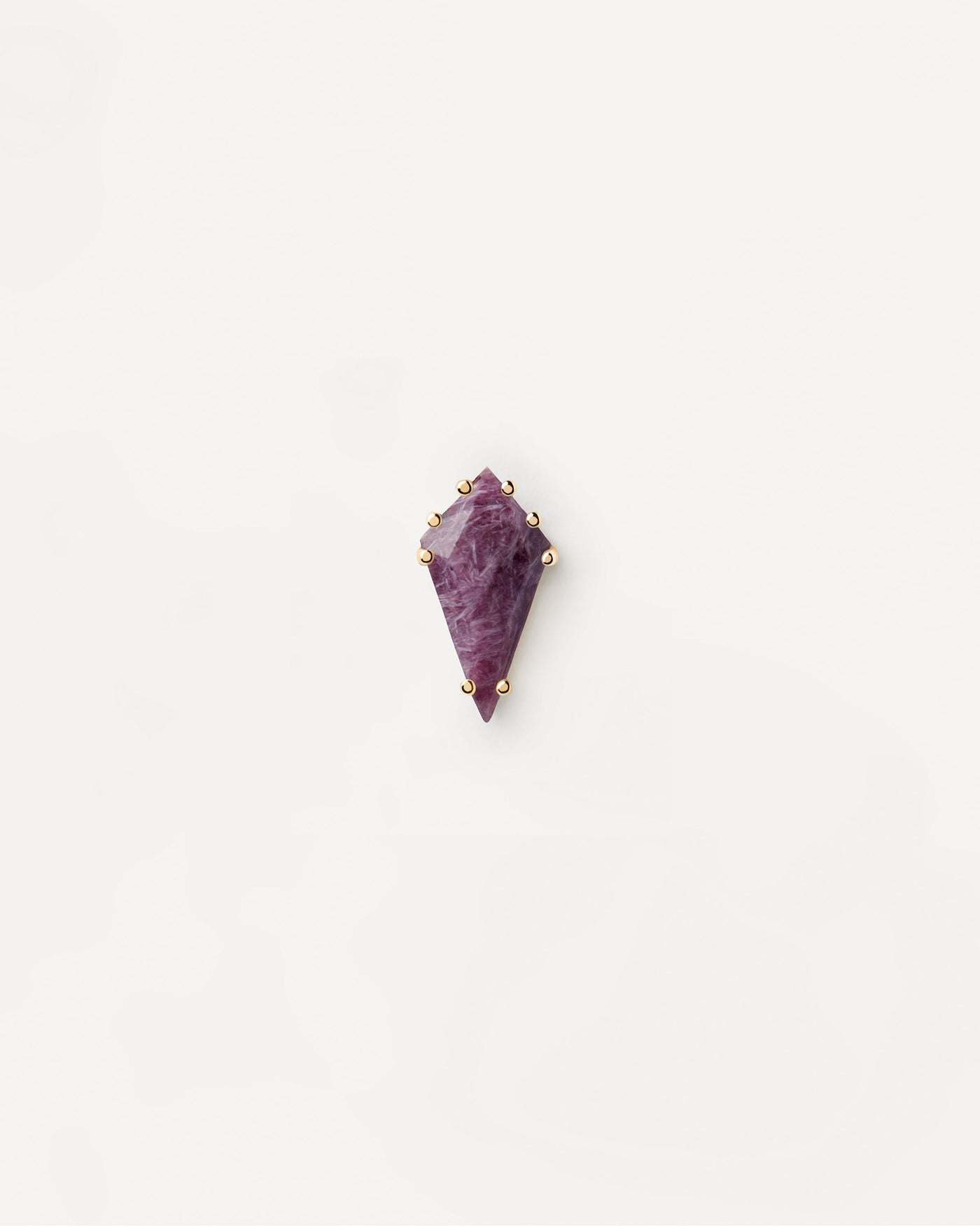 Sortiment 2023 | Akiro Charoit Einzelner Ohrring. Vergoldeter Piercing-Ohrstecker mit violettem Edelstein in spitzer Form. Erhalten Sie die neuesten Produkte von PDPAOLA. Geben Sie Ihre Bestellung sicher auf und erhalten Sie diesen Bestseller. Kostenloser Versand.