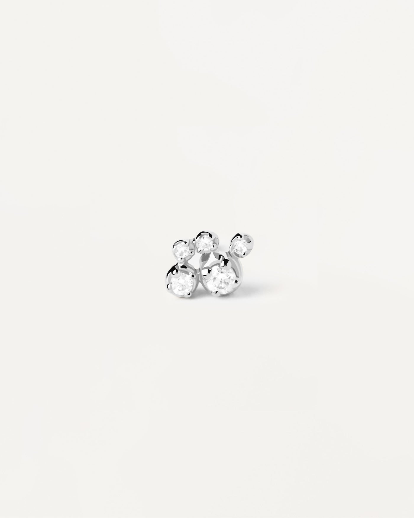 Clou d'oreille individuel en argent Bubble. Piercing puce avec zircons sertis dans des cercles en argent massif. Découvrez les dernières nouveautés de chez PDPAOLA. Commandez et recevez votre bijou en toute sérénité.