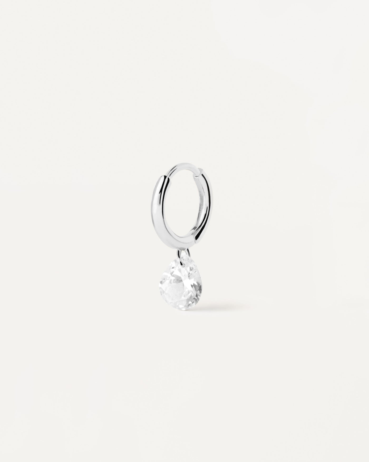 Aqua Einzelner Silber Creolen. Piercing-Ohrring aus Sterlingsilber mit tropfenförmigem Anhänger aus weißem Zirkonia. Erhalten Sie die neuesten Produkte von PDPAOLA. Geben Sie Ihre Bestellung sicher auf und erhalten Sie diesen Bestseller.