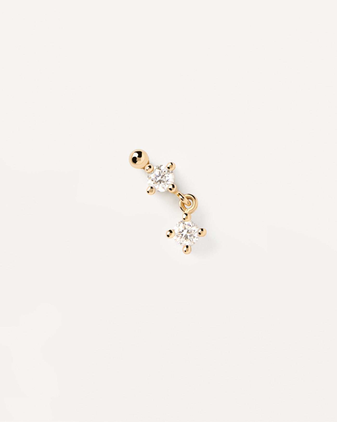 Boucle D'Oreille Individuelle en Diamants Et Or Soho. Piercing d'oreille avec sphère en or jaune massif et deux diamant de laboratoires de laboratoire de 0,12 carat. Découvrez les dernières nouveautés de chez PDPAOLA. Commandez et recevez votre bijou en toute sérénité.