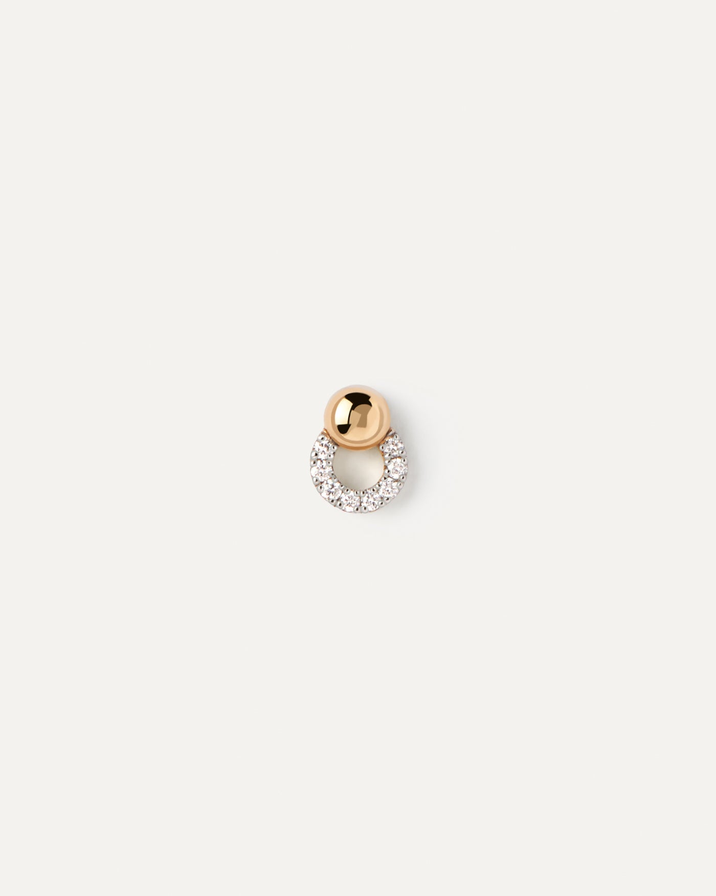 Diamonds and gold Loop single earring. Dainty ear piercing in solid yellow gold with a circular pendant set with eight lab-grown diamonds. Get the latest arrival from PDPAOLA. Place your order safely and get this Best Seller.
