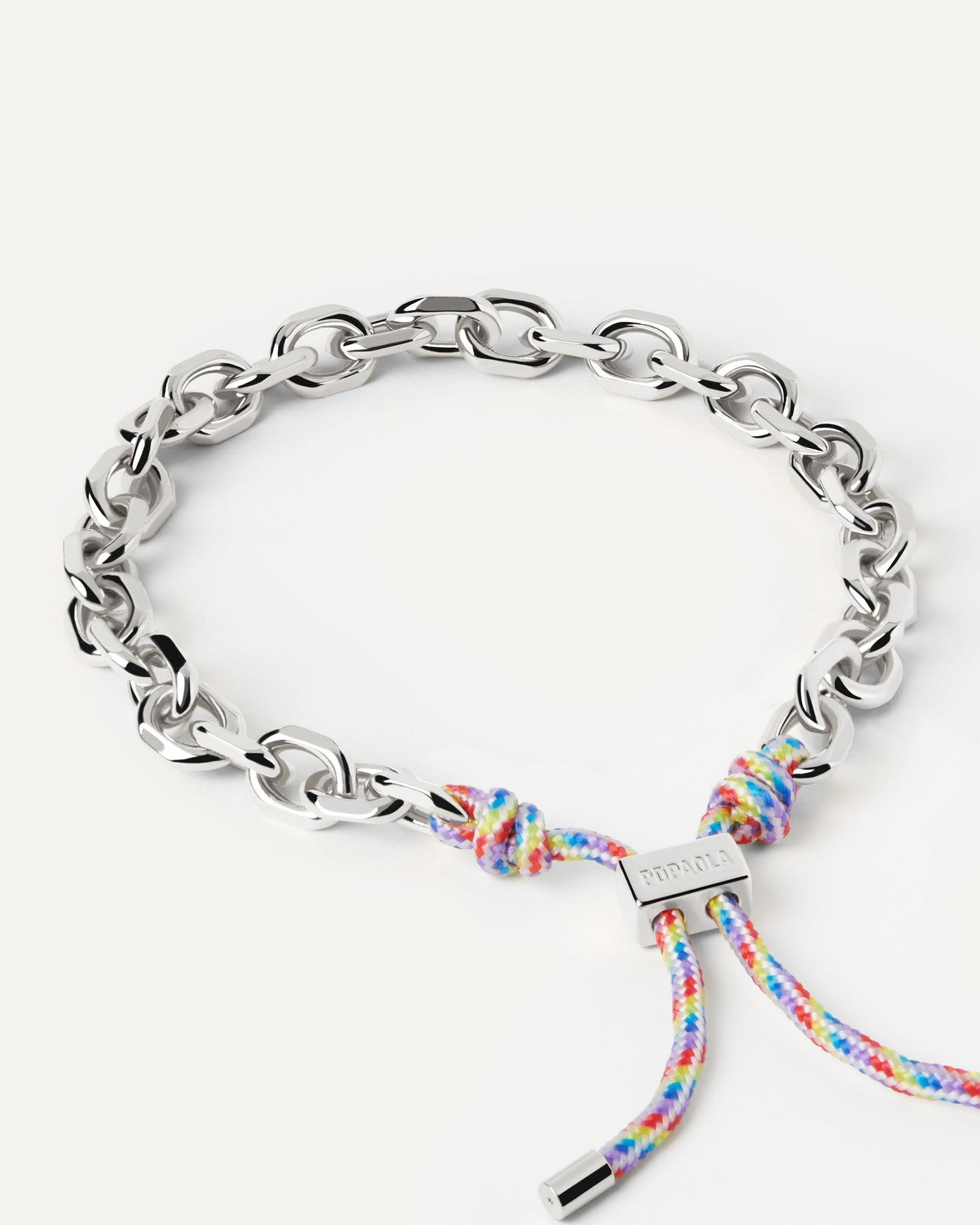 Selezione 2023 | Bracciale Catena Argentata e Corda Prisma Essential. Bracciale a catena argentata con chiusura scorrevole regolabile in corda multicolore. Acquista le ultime novità di PDPAOLA. Effettua il tuo ordine in tutta sicurezza e non lasciarti sfuggire questo best seller. Spedizione gratuita.