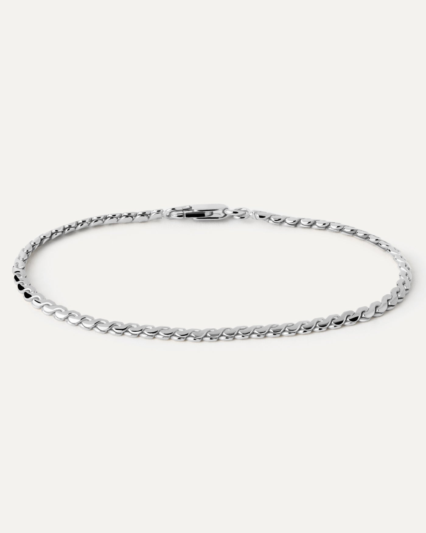 Serpentine Silbernes Kettenarmband. Moderne Serpentinearmketten aus sterlingsilber mit geflochtenen Gliedern. Erhalten Sie die neuesten Produkte von PDPAOLA. Geben Sie Ihre Bestellung sicher auf und erhalten Sie diesen Bestseller.