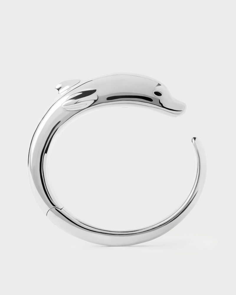Brazalete delfín moderno de plata con forma escultural