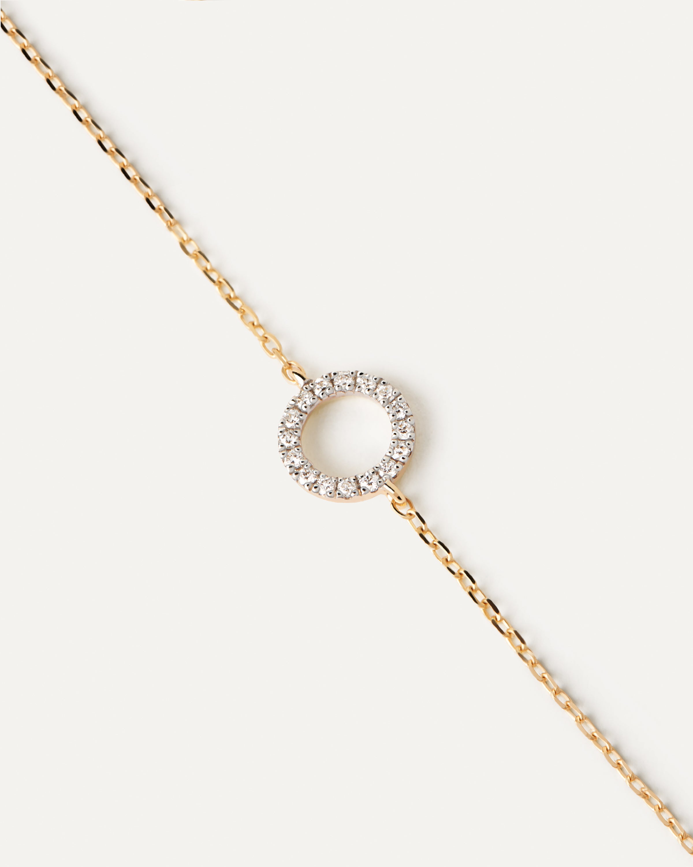 Solid yellow gold bracelet with a circle motif set with pavé Solid yellow gold bracelet with a circle motif set with pavé