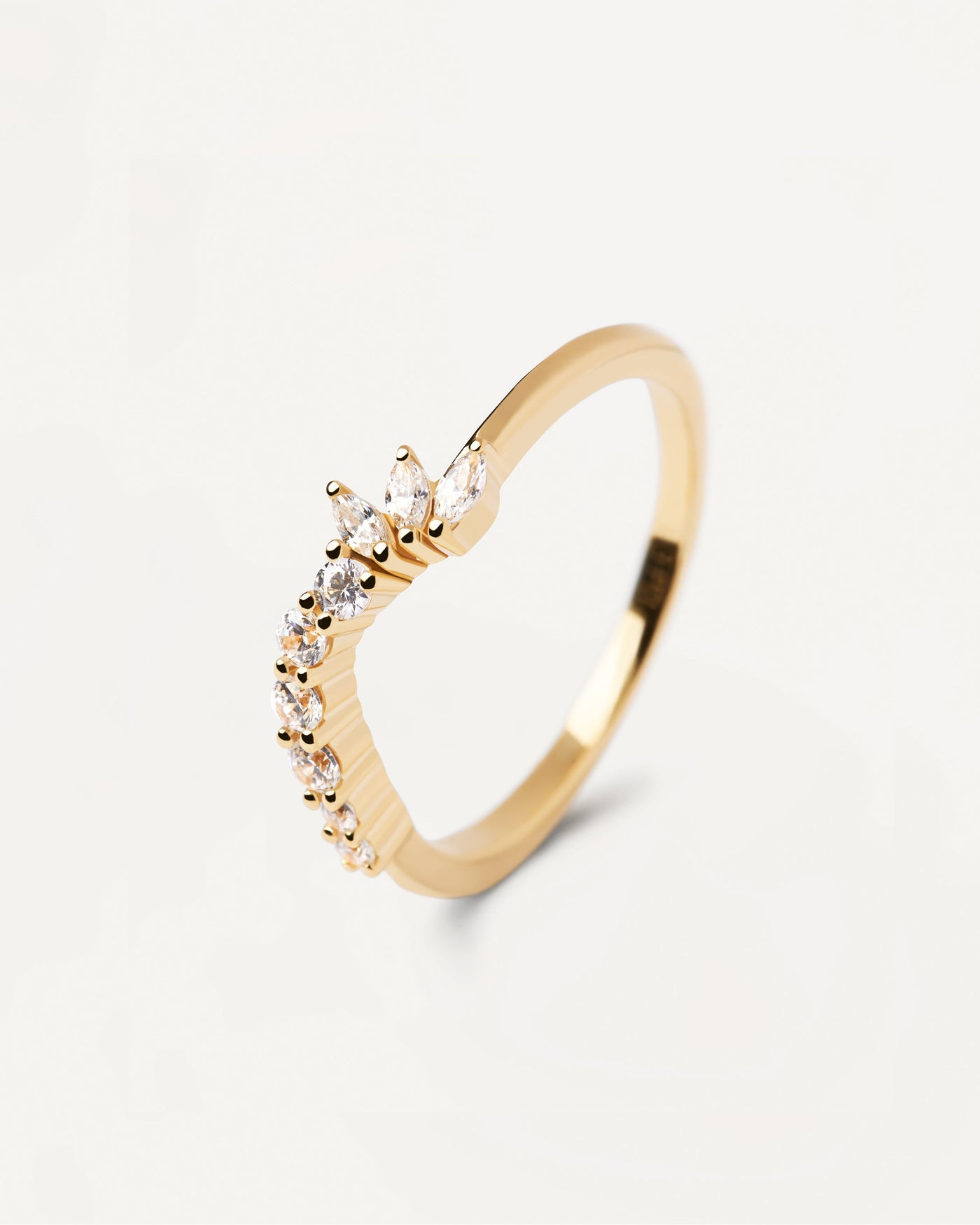 2023 Selection | Dance Ring. Wavy gold-plated silver ring with white zirconia. Get the latest arrival from PDPAOLA. Place your order safely and get this Best Seller. Free Shipping.
