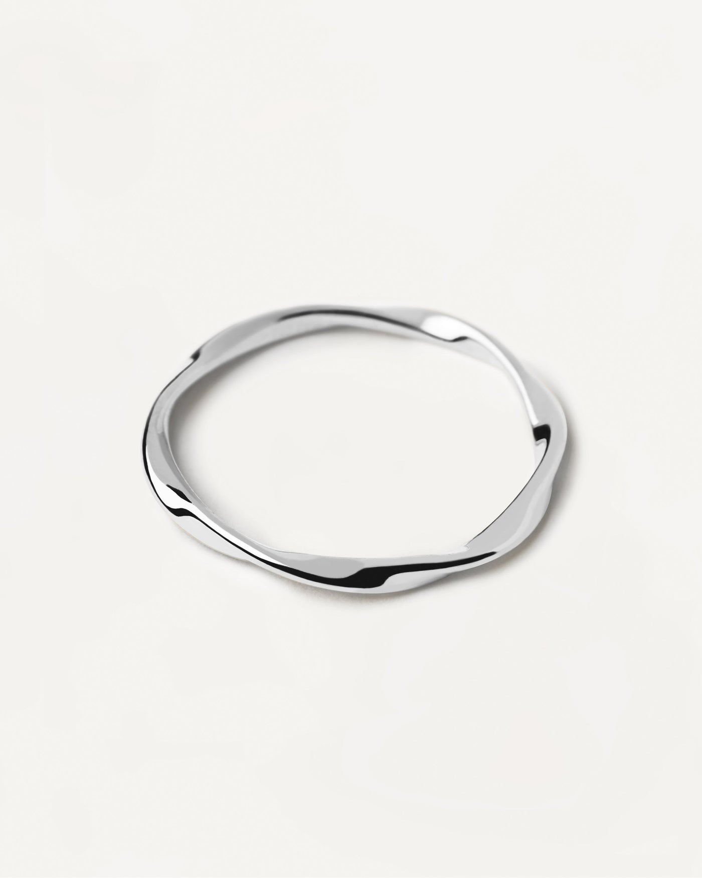 Sélection 2023 | Bague En Argent Spiral. Bague torsadée unie en argent massif. Découvrez les dernières nouveautés de chez PDPAOLA. Commandez et recevez votre bijou en toute sérénité. Livraison gratuite.