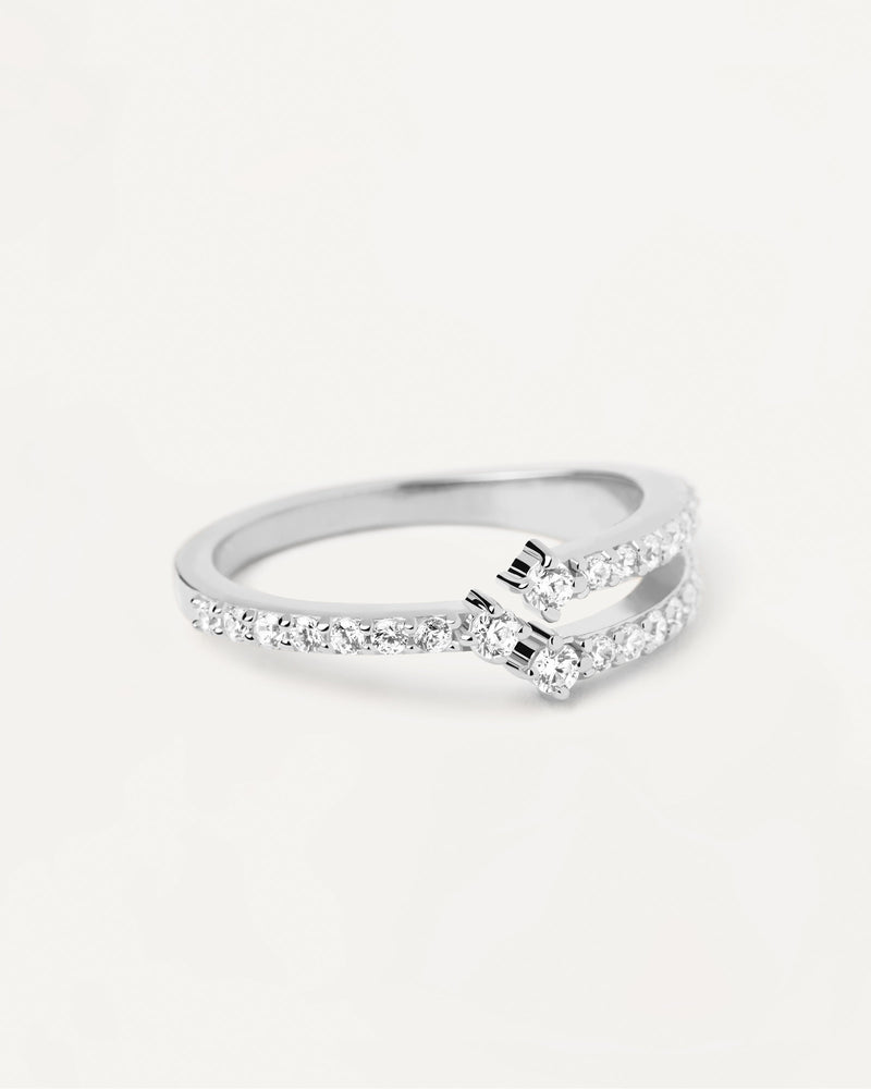 Shiny zirconia ring in sterling silver
