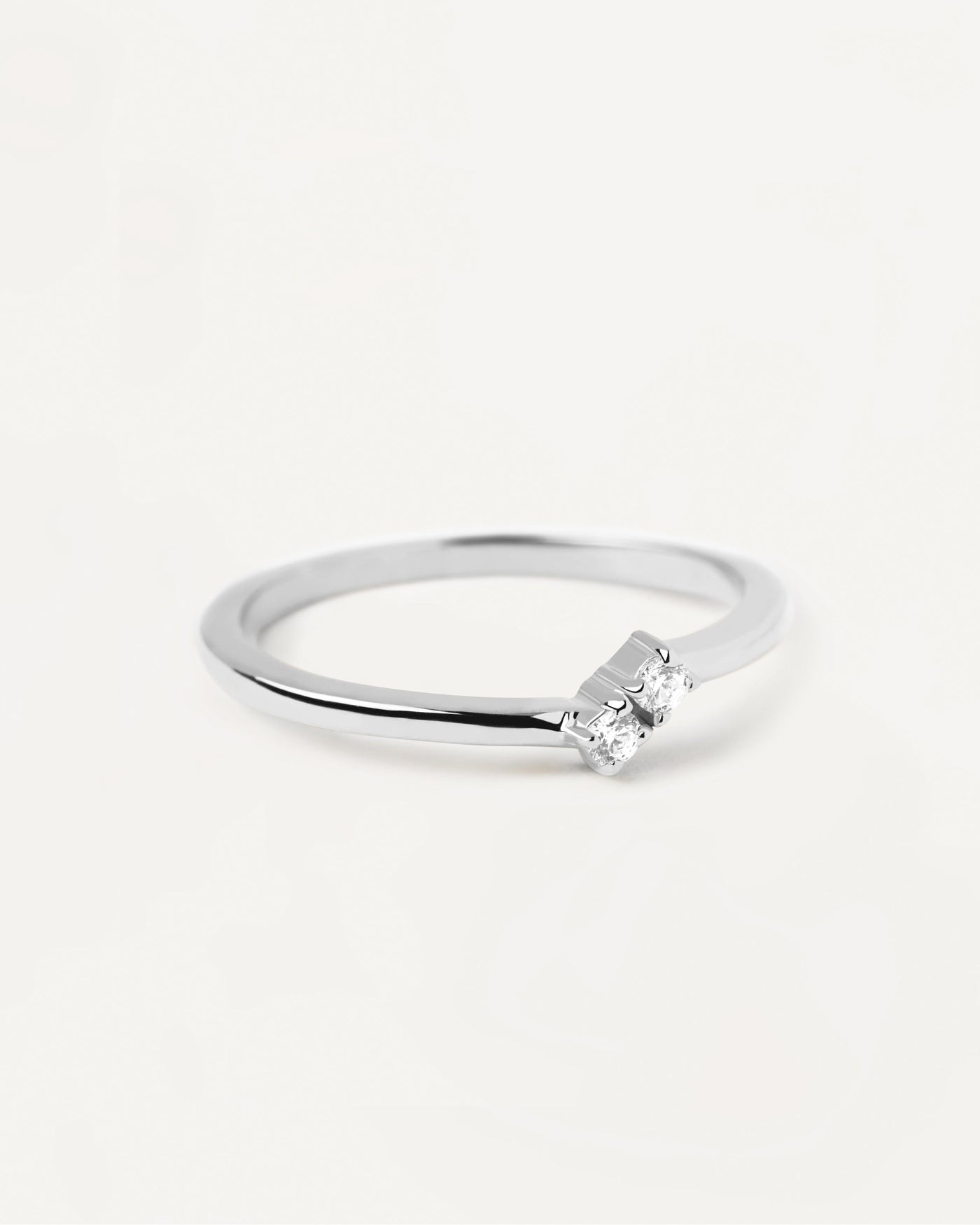 Selección 2023 | Anillo De Plata Couplet. Anillo básico en plata de ley con 2 delicadas circonitas. Consigue las últimas novedades de PDPAOLA. Haz tu pedido de forma segura y obtén este Best Seller. Envío Gratis.