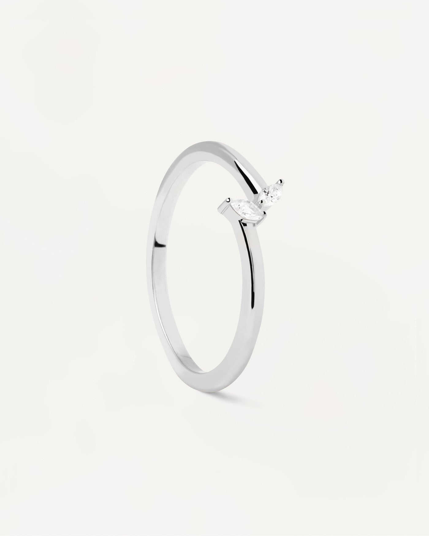 Sélection 2023 | Bague En Argent Eva. Bague toi-et-moi en argent massif avec de délicats zircons blancs. Découvrez les dernières nouveautés de chez PDPAOLA. Commandez et recevez votre bijou en toute sérénité. Livraison gratuite.